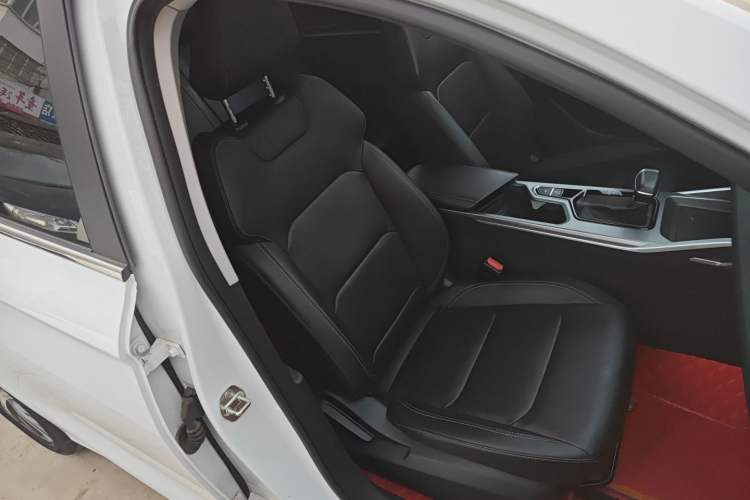 Used Geely Auto Emgrand 2023 4th Generation Champion Edition 1.5L CVT Prestige Model
