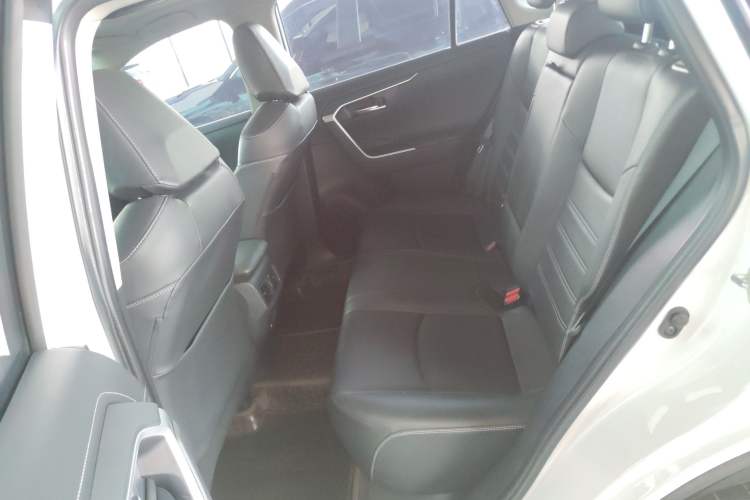 Used Toyota RAV4 2023 2.0L CVT Two-Wheel Drive 20th Anniversary Platinum Edition
