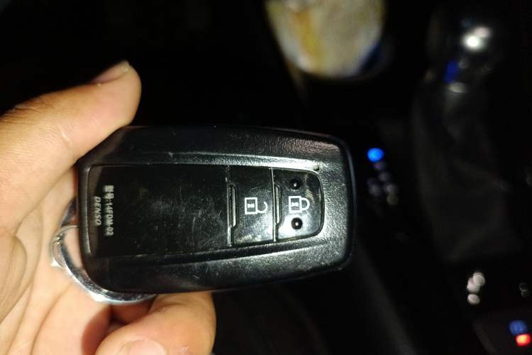 Used Toyota C-HR 2018 2.0L Luxury Sunroof Version China VI Standard
