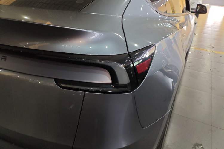 Used Tesla Model Y 2025 Rear-Wheel-Drive Version