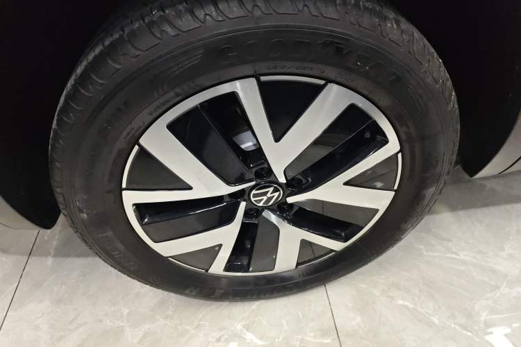 Used Volkswagen Tayron 2024 300TSI Two-Wheel-Drive Luxury Plus Advanced Version
