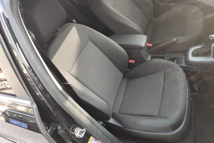 Used Volkswagen Lavida 2013 Revised Classic 1.6L Automatic Fashion Edition