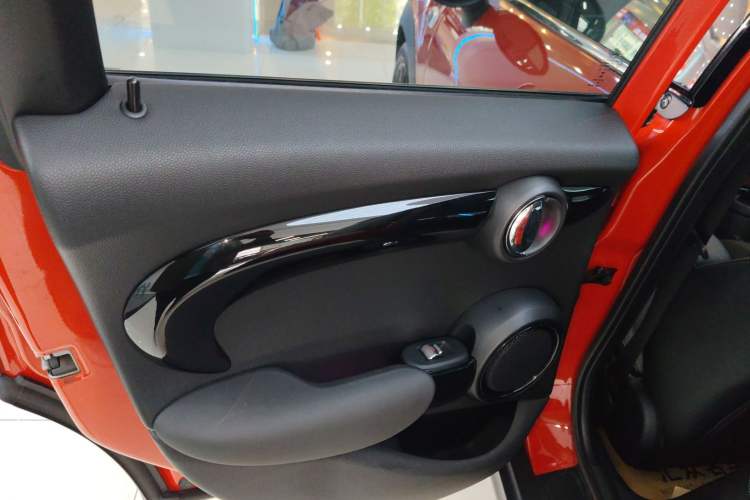 Used  MINI 2020 1.5T COOPER Classic Edition Five-Door Version
