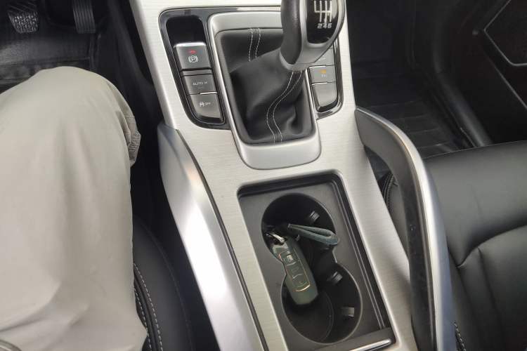 Used Geely Auto Emgrand X7 Sport 2016 2.0L Manual Smart Connect Version
