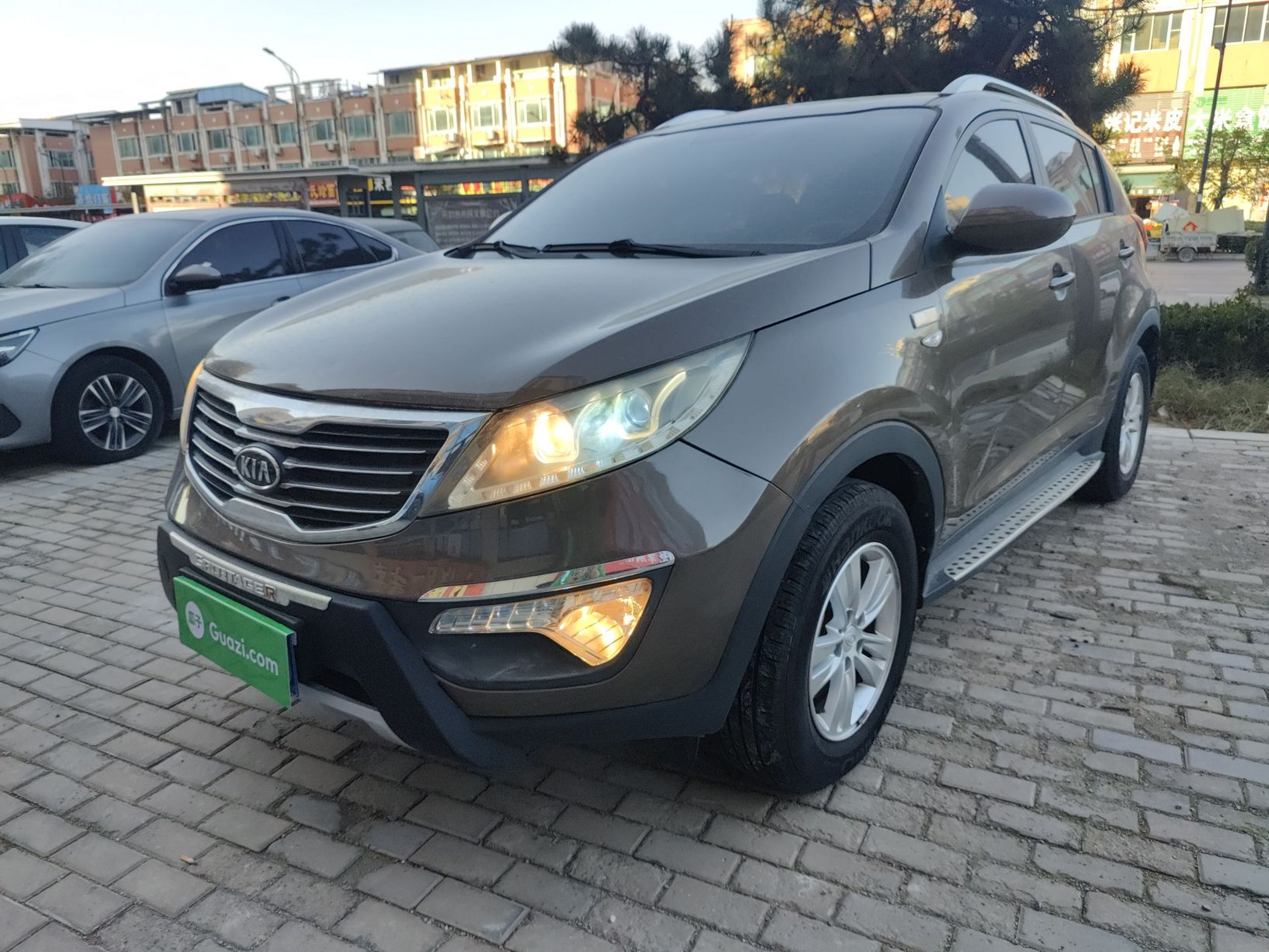 Под передней частью автомобиля