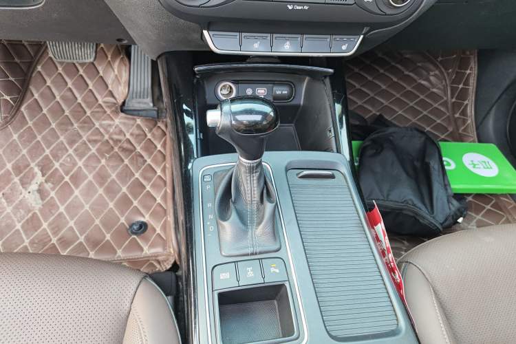 Used Kia Sorento 2015 Sorento L 2.4L Gasoline 4WD Elite Edition 5 Seats China V Emission Standard
