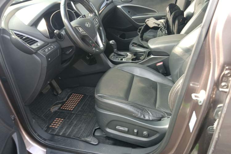 Used Hyundai Santa Fe 2013 2.4L Automatic Two-Wheel Drive Smart Version
