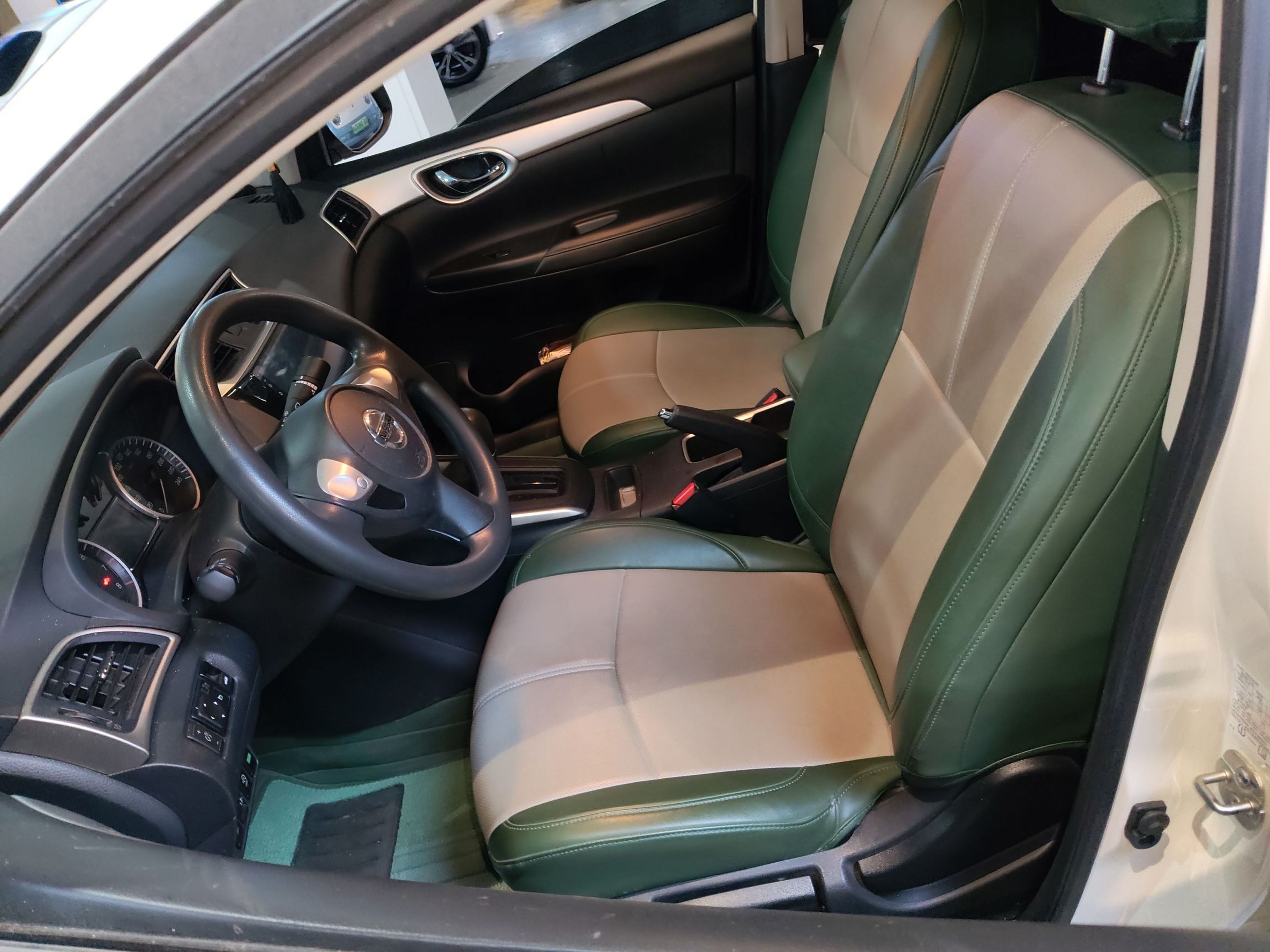 Переднее сиденье в автомобиле