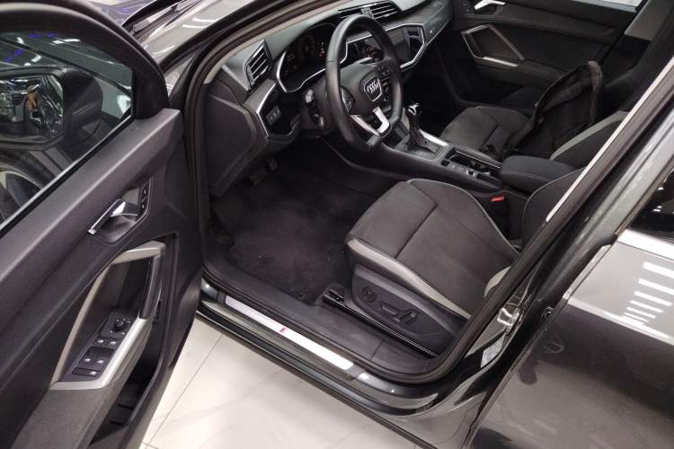 Used Audi Q3 2023 35 TFSI Fashion Dynamic Model (1.4T)
