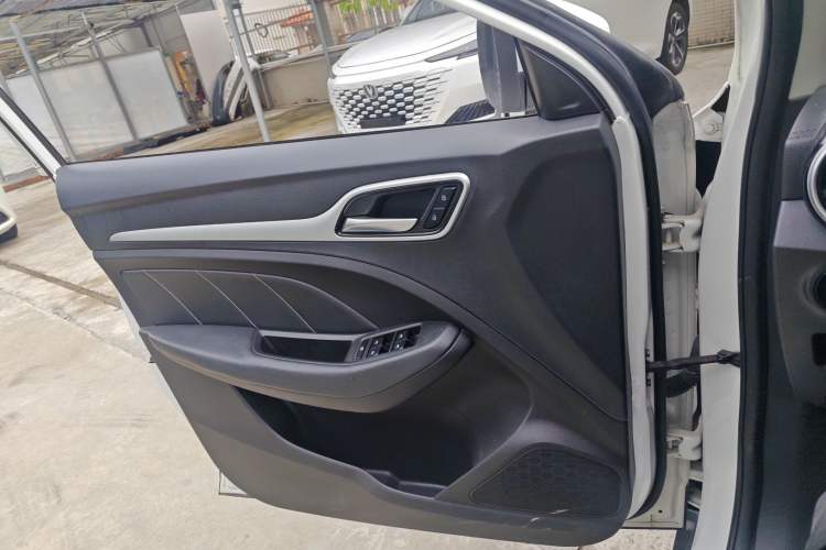 Used MG ZS 2017 1.5L Automatic Luxury Internet Edition
