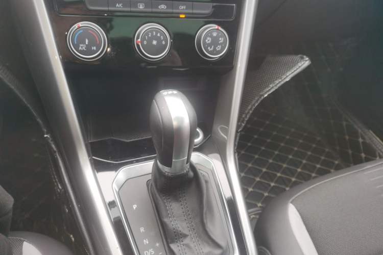 Used Volkswagen T-ROC 2019 230TSI DSG Two-Wheel-Drive Advanced Version China VI Standard
