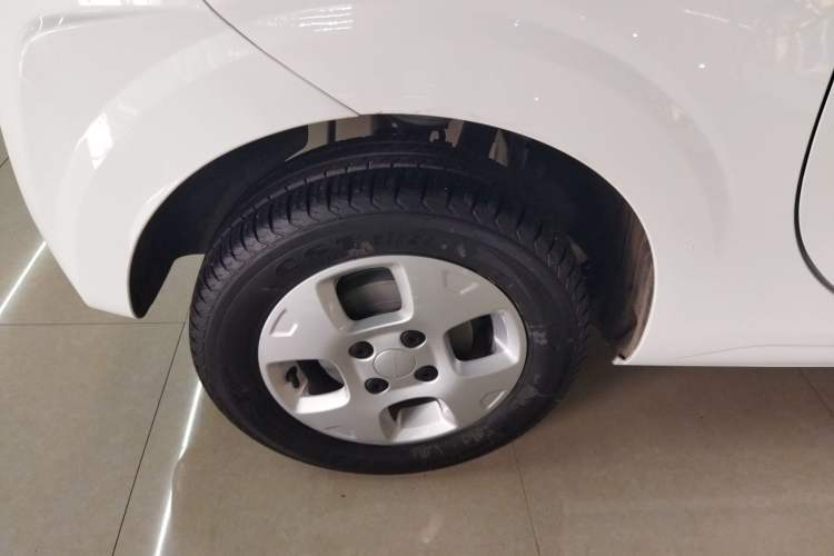 Used Roewe Clever 2021 302 km New Four-Seater Super-Efficient Version
