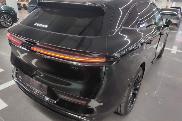 Used Zeekr 7X 2025 100 kWh Long-Range Rear-Wheel Drive with Intelligent Driving Features