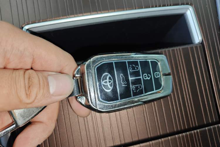 Used Toyota Sienna 2024 2.5L Hybrid Comfort Edition
