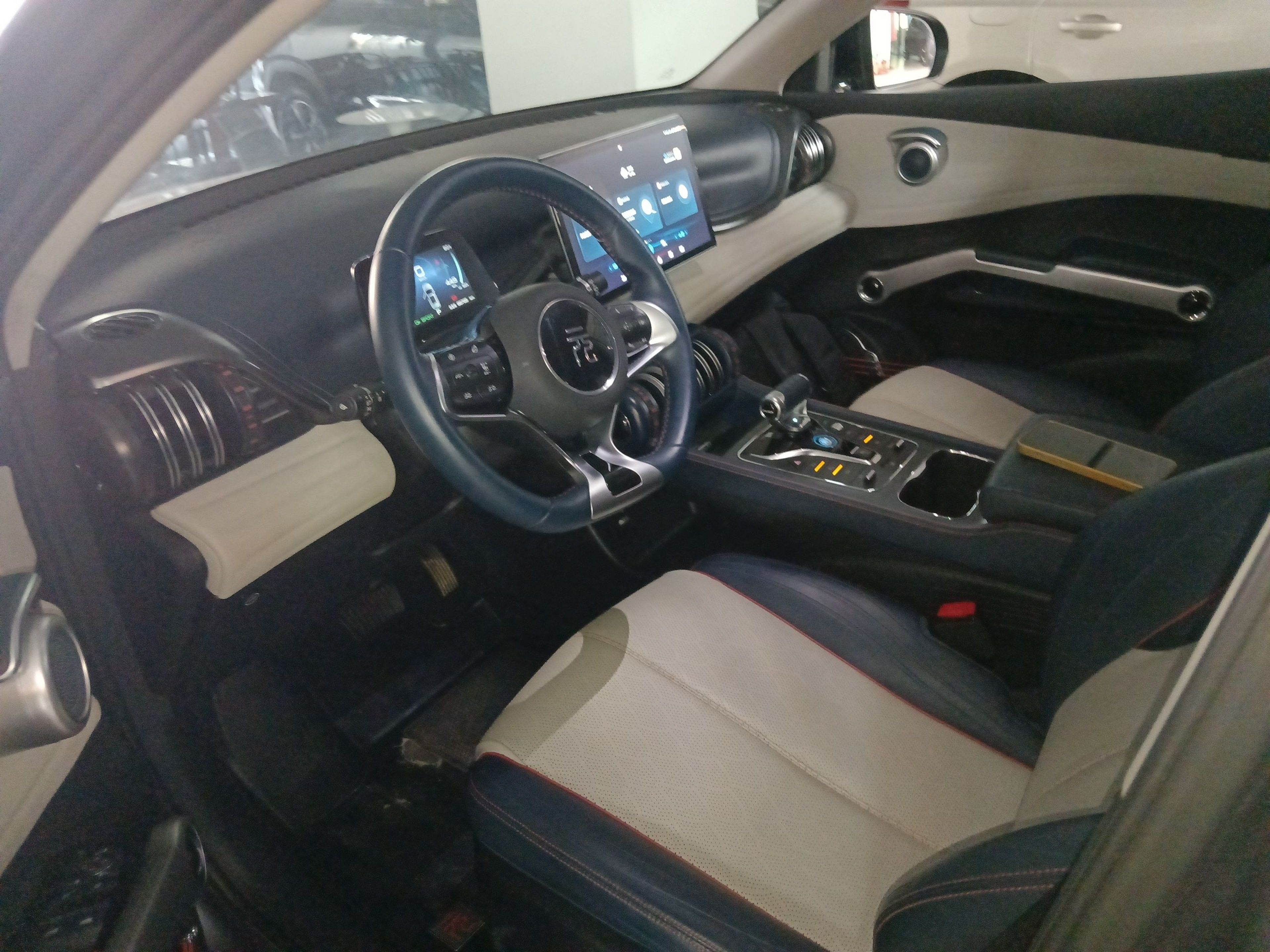 المقاعد الأمامية داخل السيارة