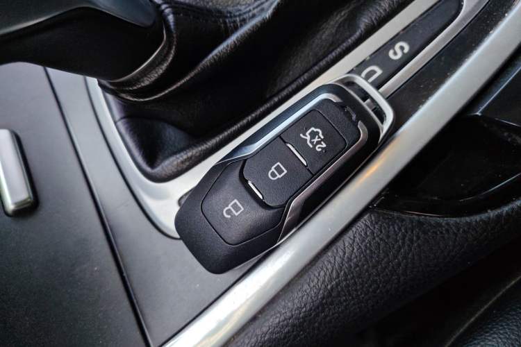 Used Ford Edge 2015 2.0T GTDi Four-Wheel Drive Prestige Model
