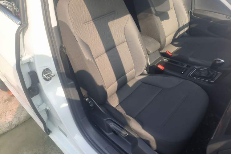 Used Volkswagen Golf 2017 1.6L Automatic Comfort Million-Vehicle Anniversary Edition
