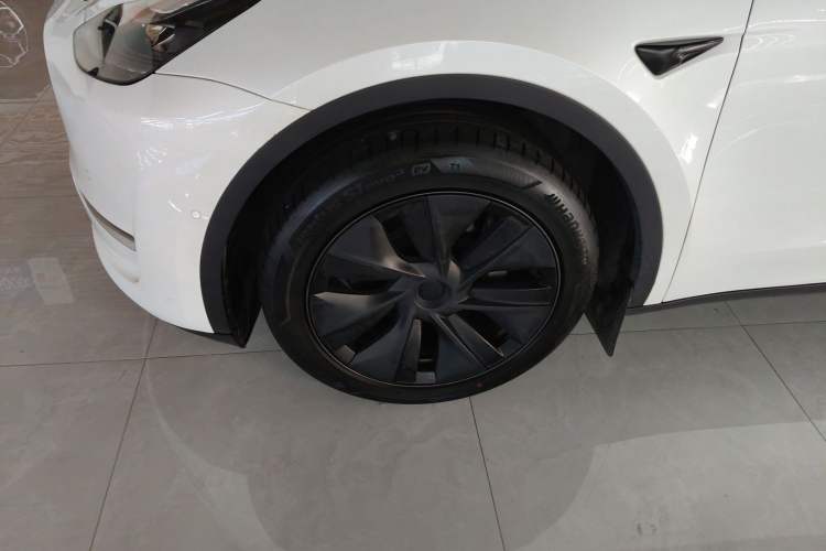 Used Tesla Model Y 2023 Long-Range All-Wheel-Drive Version
