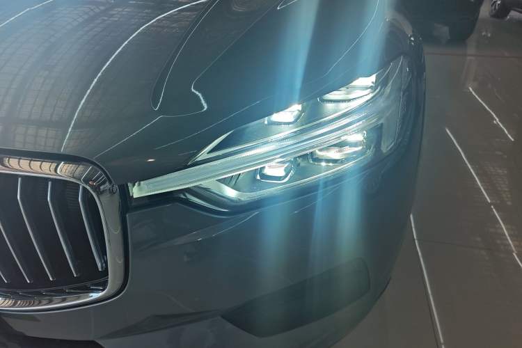 Used Volvo XC60 2019 T5 4x4 Zhiyuan Edition China VI Standard
