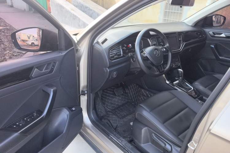 Used Volkswagen T-ROC 2020 280TSI DSG Two-Wheel Drive Comfort Version
