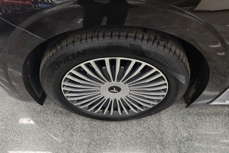 Used VOYAH Dream 2025 PHEV Four-Wheel-Drive Flagship Kunpeng Edition
