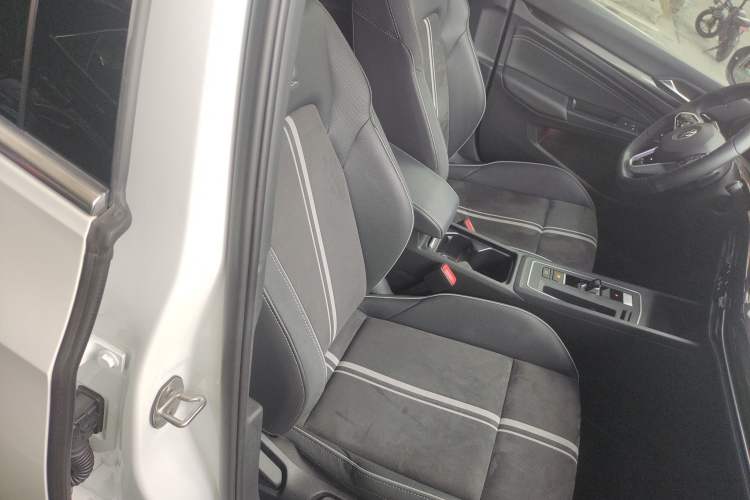 Used Volkswagen Golf 2023 Facelift 280TSI DSG R-Line Lite
