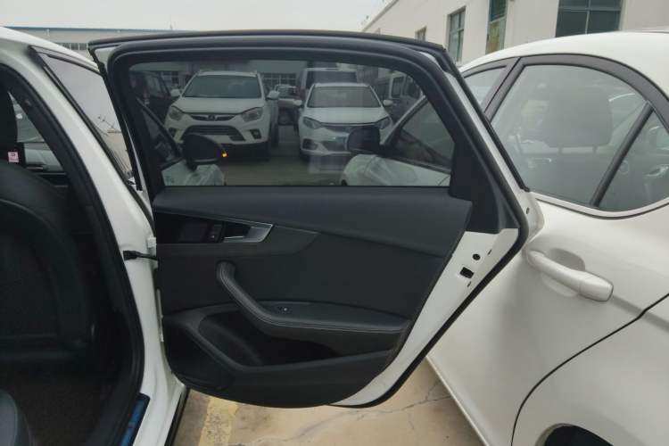 Used Audi A4L 2023 40 TFSI Luxury Dynamic Model
