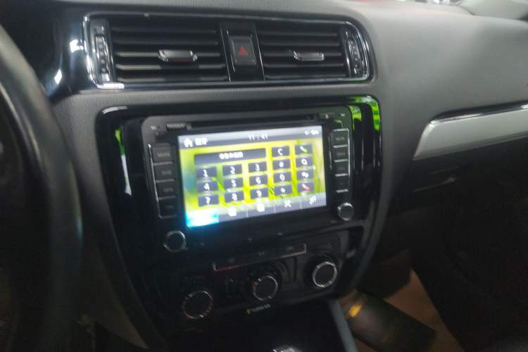 Used Volkswagen Sagitar 2017 230TSI Automatic Comfort Version
