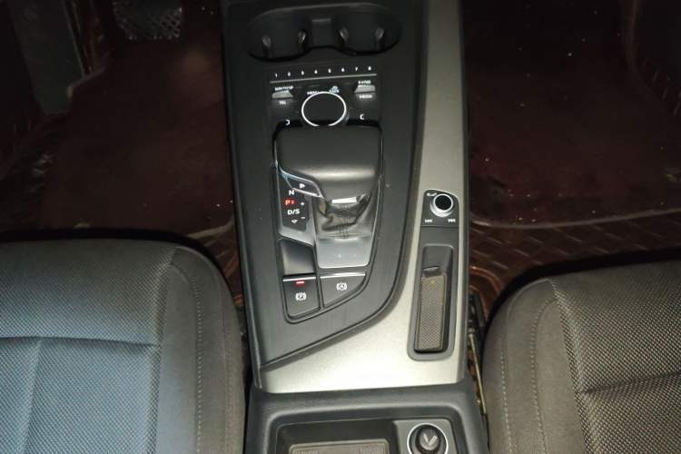 Used Audi A4L 2018 30th Anniversary Edition 40 TFSI Trendy Model
