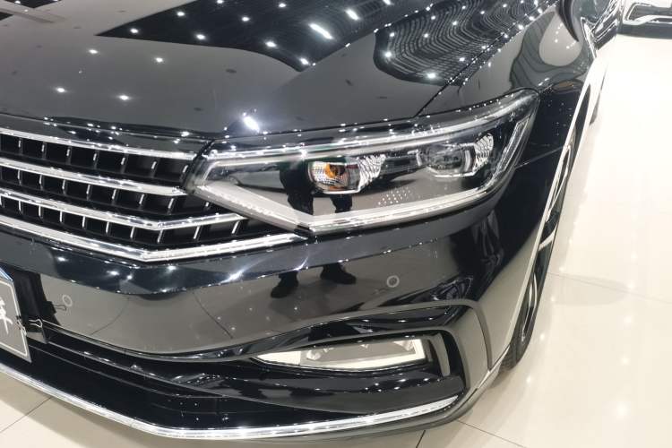 Used Volkswagen Magotan 2023 2 Million Units Limited Edition 330TSI DSG Leading Version