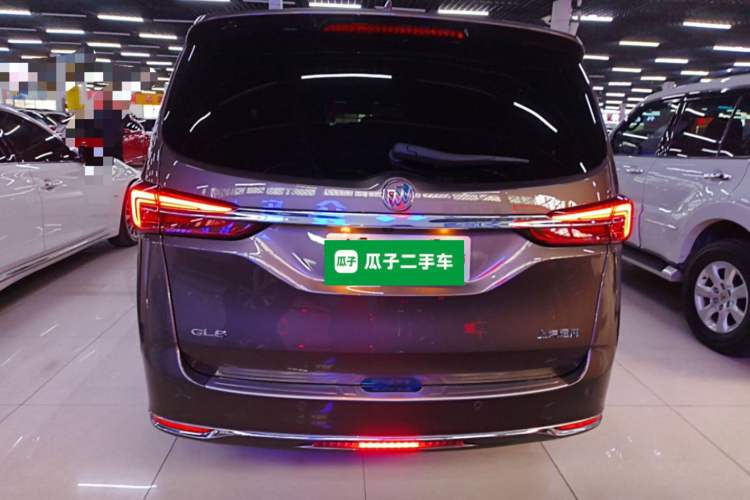 Used Buick GL8 2023 Facelifted Land Cruiser Executive Luxury Version
