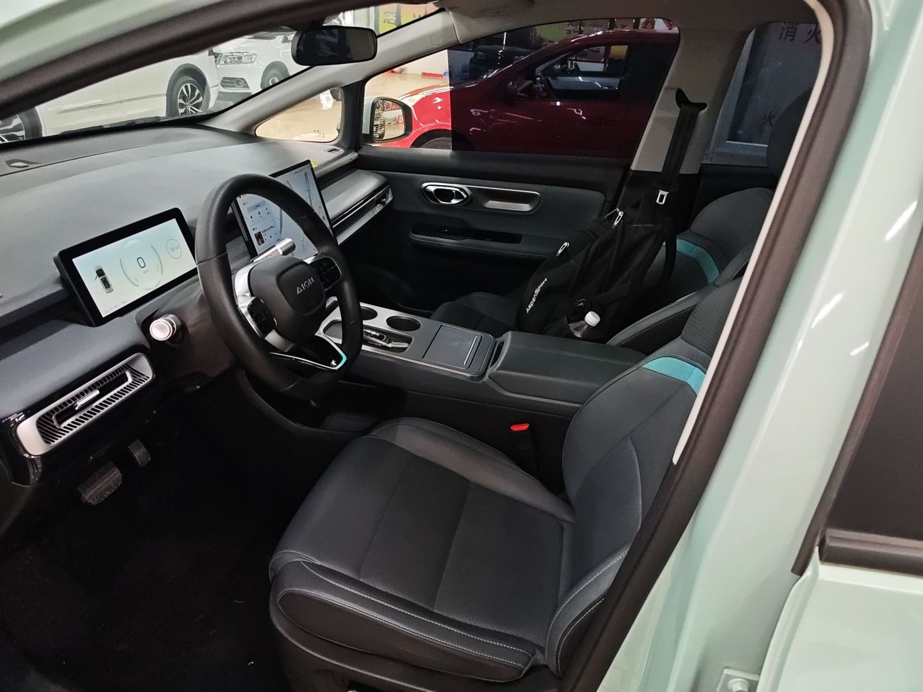 Переднее сиденье в автомобиле