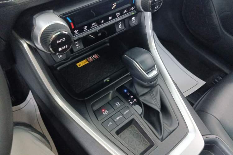 Used Toyota RAV4 2023 2.0L CVT Two-Wheel Drive Fashion Plus Edition
