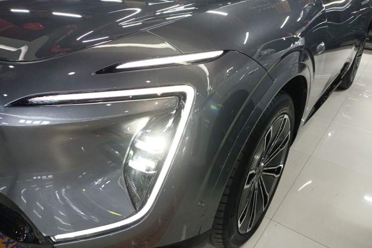 Used  07 2024 Max Extended-Range Exploration Edition
