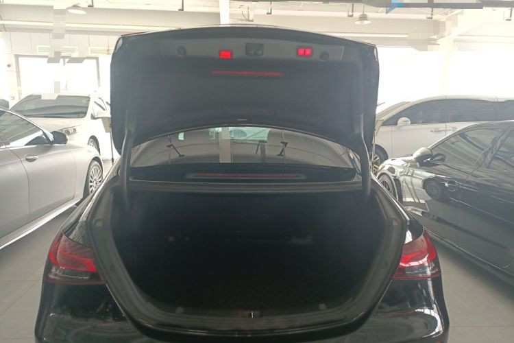 Used Mercedes-Benz E-Class 2022 Second Facelift E 300 L Fashion Edition
