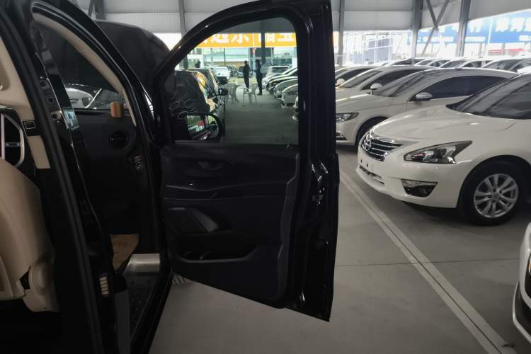 Used Mercedes-Benz Vito 2021 2.0T Elite Version 7 Seats
