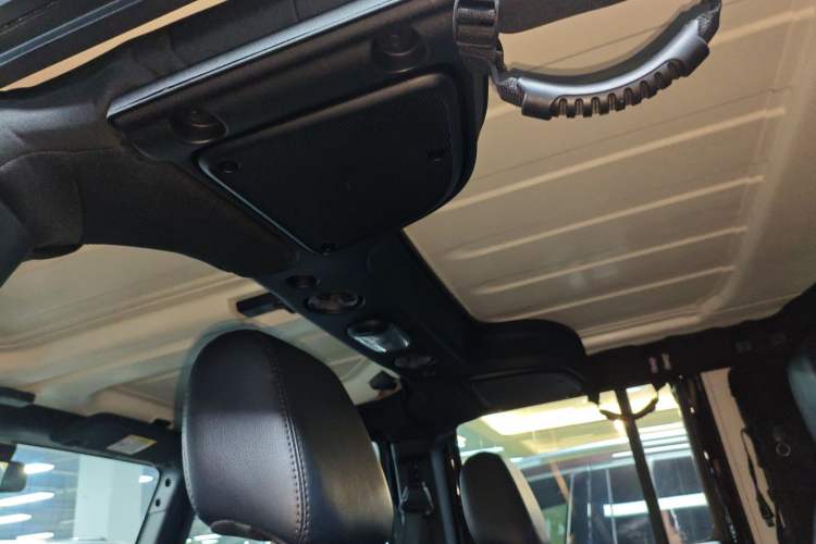 Used  Wrangler 2016 3.0L Sahara 75th Anniversary Edition
