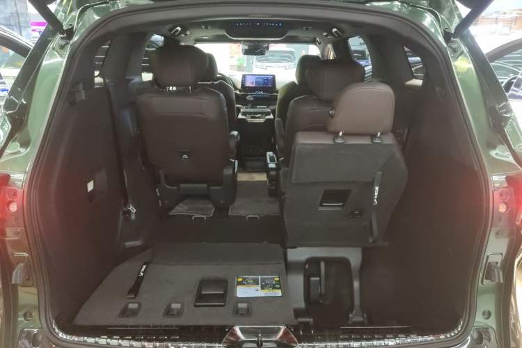 Used Toyota Sienna 2021 2.5L Hybrid Platinum Edition
