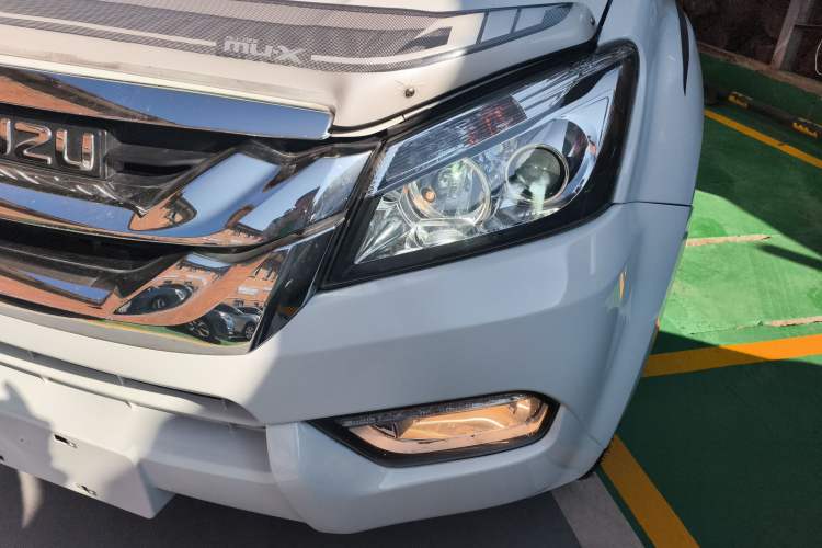 Used Isuzu mu-X 2017 3.0T Four-Wheel Drive Automatic Luxury 7-Seater China IV Standard