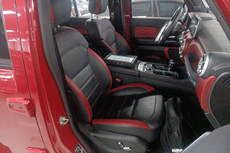 Used  BJ40 2018 PLUS 2.3T Automatic Four-Wheel Drive Flagship Version China V Emission Standard
