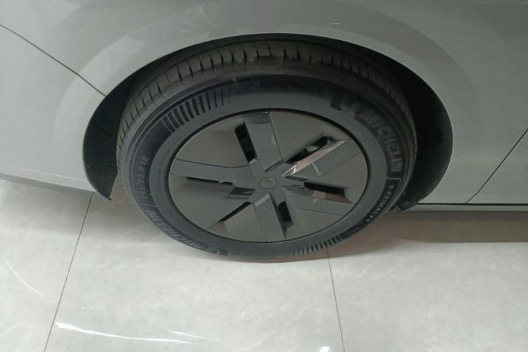 Used Li Auto MEGA 2024 Ultra Model
