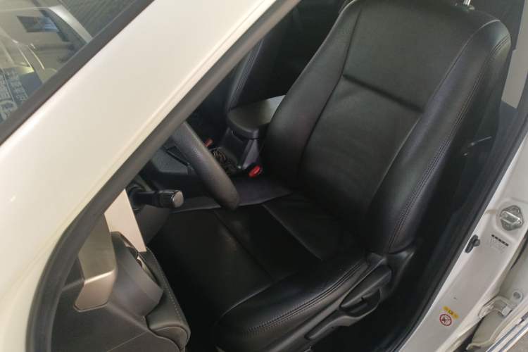 Used Toyota RAV4 2015 2.0L CVT Two-Wheel Drive Fashion Edition
