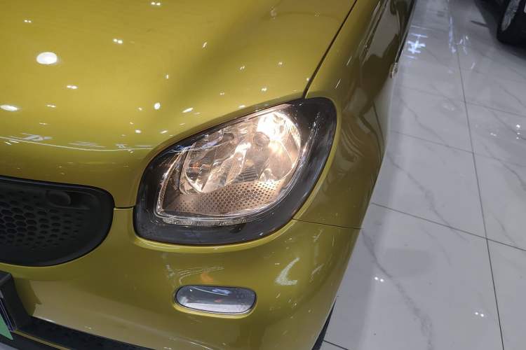 Used  forfour 2016 1.0L 52 kW Dynamic Edition
