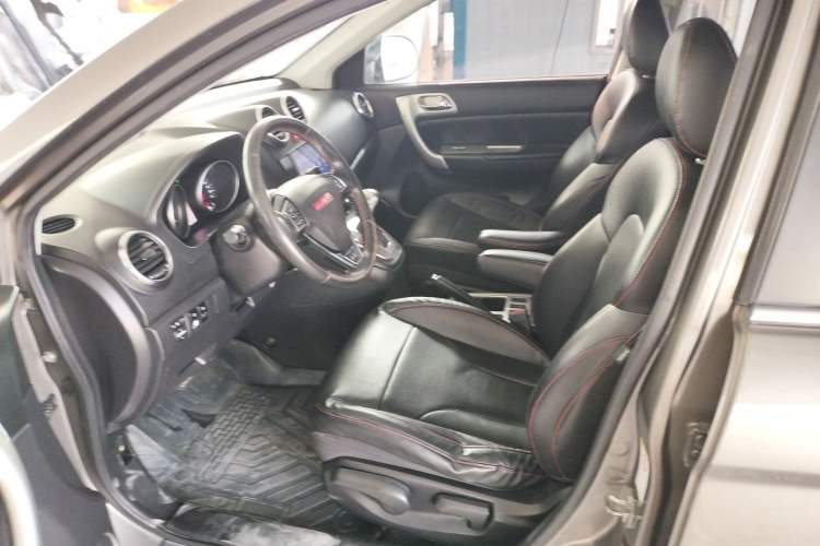 Used Haval H6 2013 Upgraded Model 2.4L Automatic Two-Wheel Drive Elite Version
