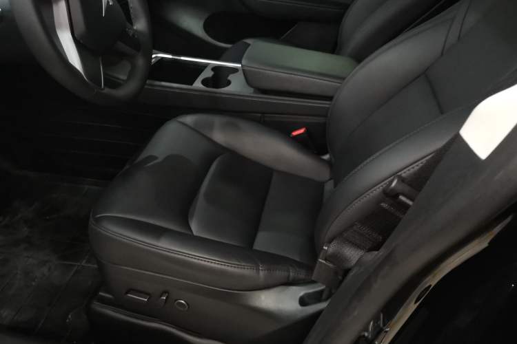 Used Tesla Model Y 2023 Long-Range All-Wheel-Drive Version