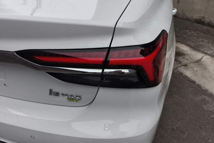 Used Roewe i6 MAX New Energy 2023 EV 420 Skyroof Special Edition
