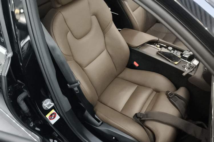 Used Volvo S90 2024 B5 Zhiyuan Luxury Edition
