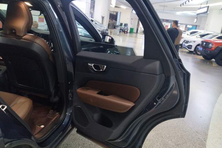 Used Volvo XC60 2023 B5 4x4 Smart Luxury Edition
