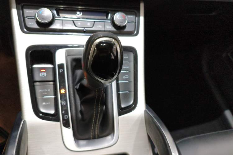 Used Geely Auto Emgrand X7 Sport 2018 1.8TD Automatic Two-Wheel Drive Zhiya Model
