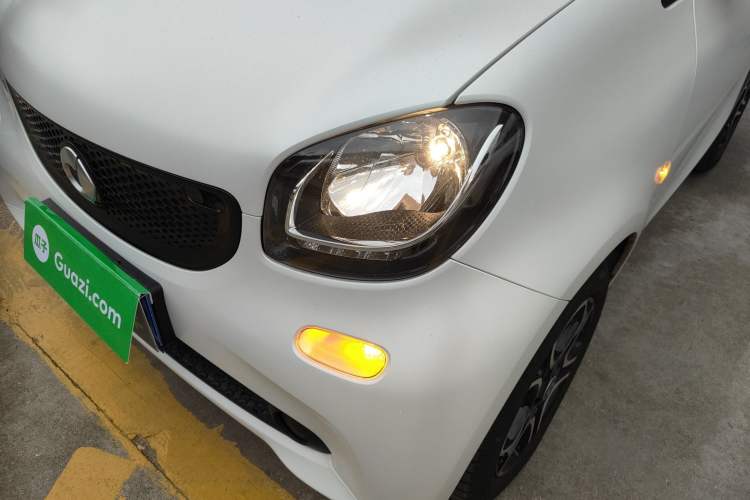 Used  fortwo 2018 0.9T 66kW Hardtop Pioneer Edition China V Emission Standard
